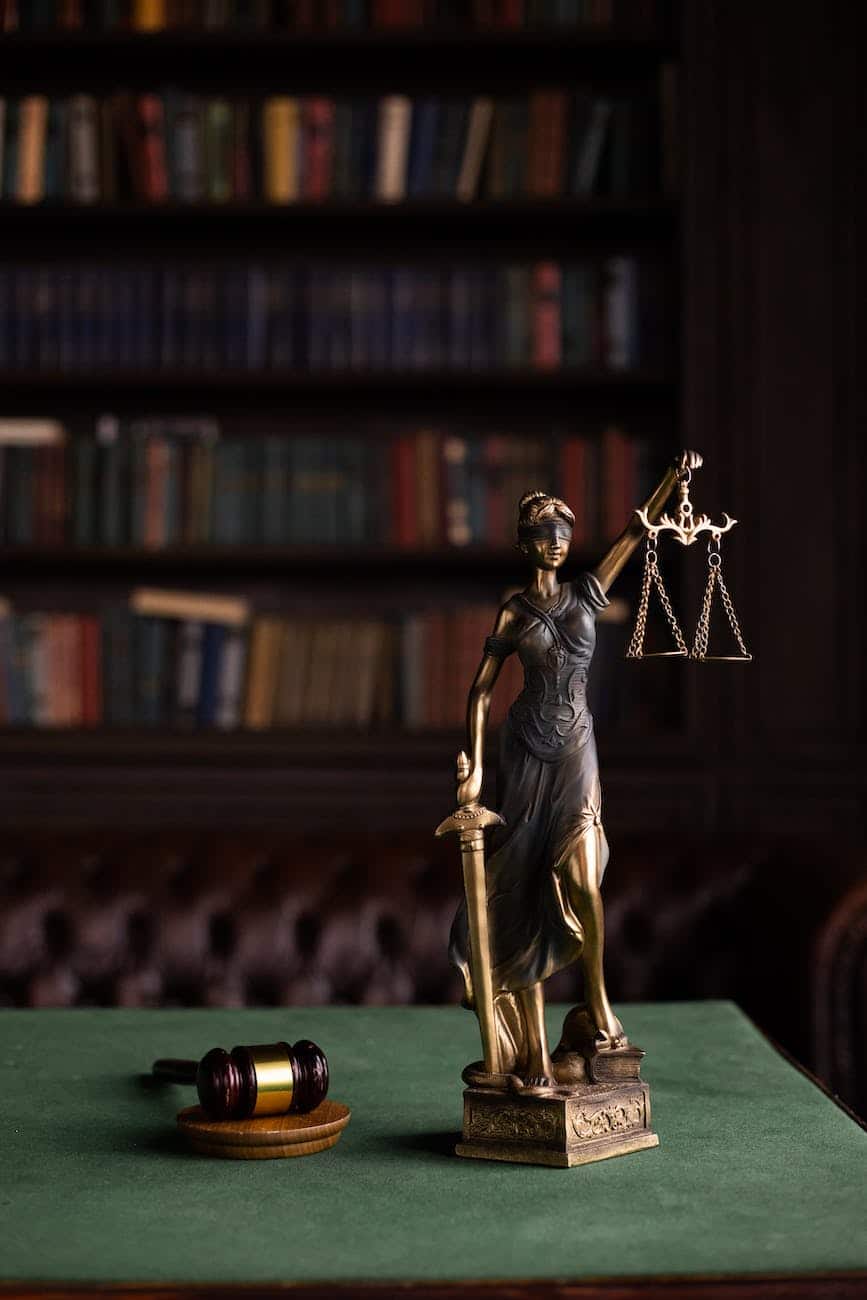 lady justice and a gavel for NY Court Cameras